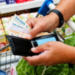 La inflación en Santa Fe bajó respecto a marzo, pero no logró perforar el 3%