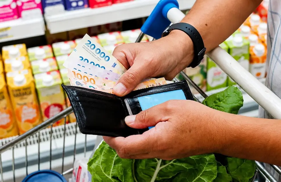 La inflación en Santa Fe bajó respecto a marzo, pero no logró perforar el 3%